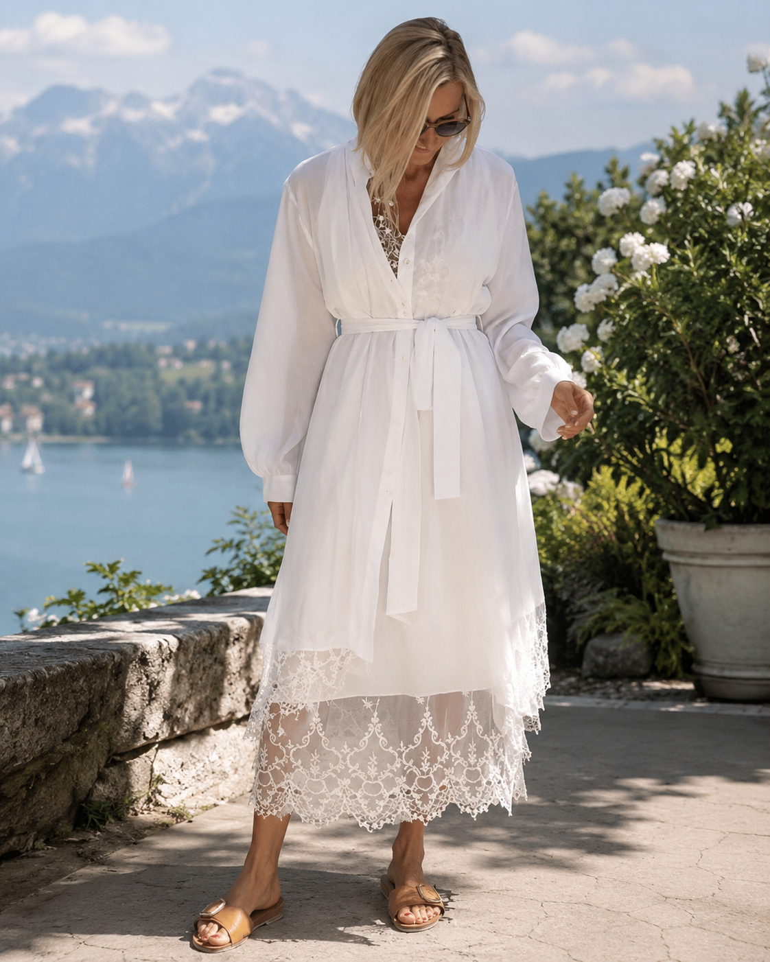 Completo donna con abito in pizzo e cardigan leggero