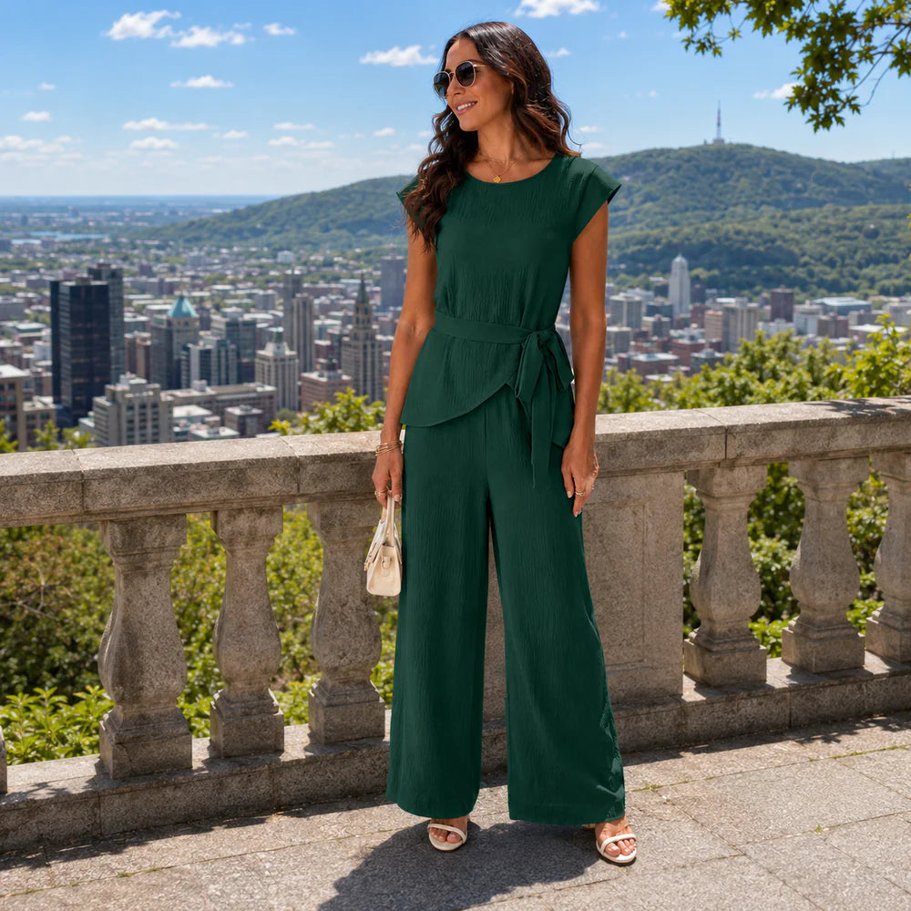 Completo da donna elegante con pantaloni a gamba larga