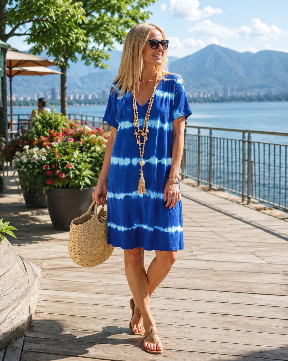 Abito estivo da donna tie-dye con scollo a V