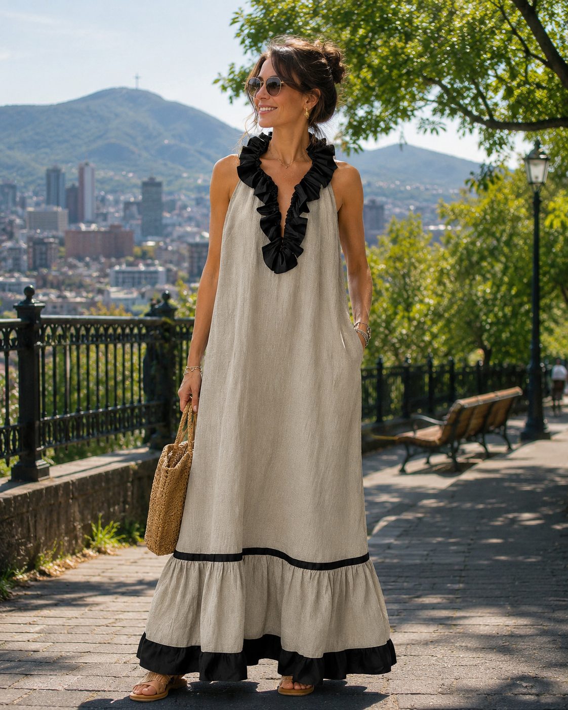Abito lungo da donna fluido con volant a contrasto chic