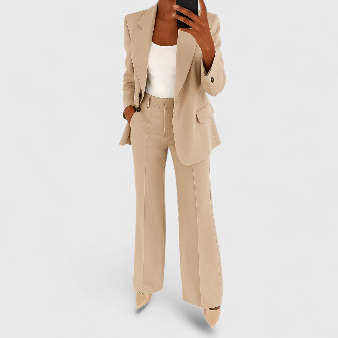 Completo donna con blazer e pantaloni larghi
