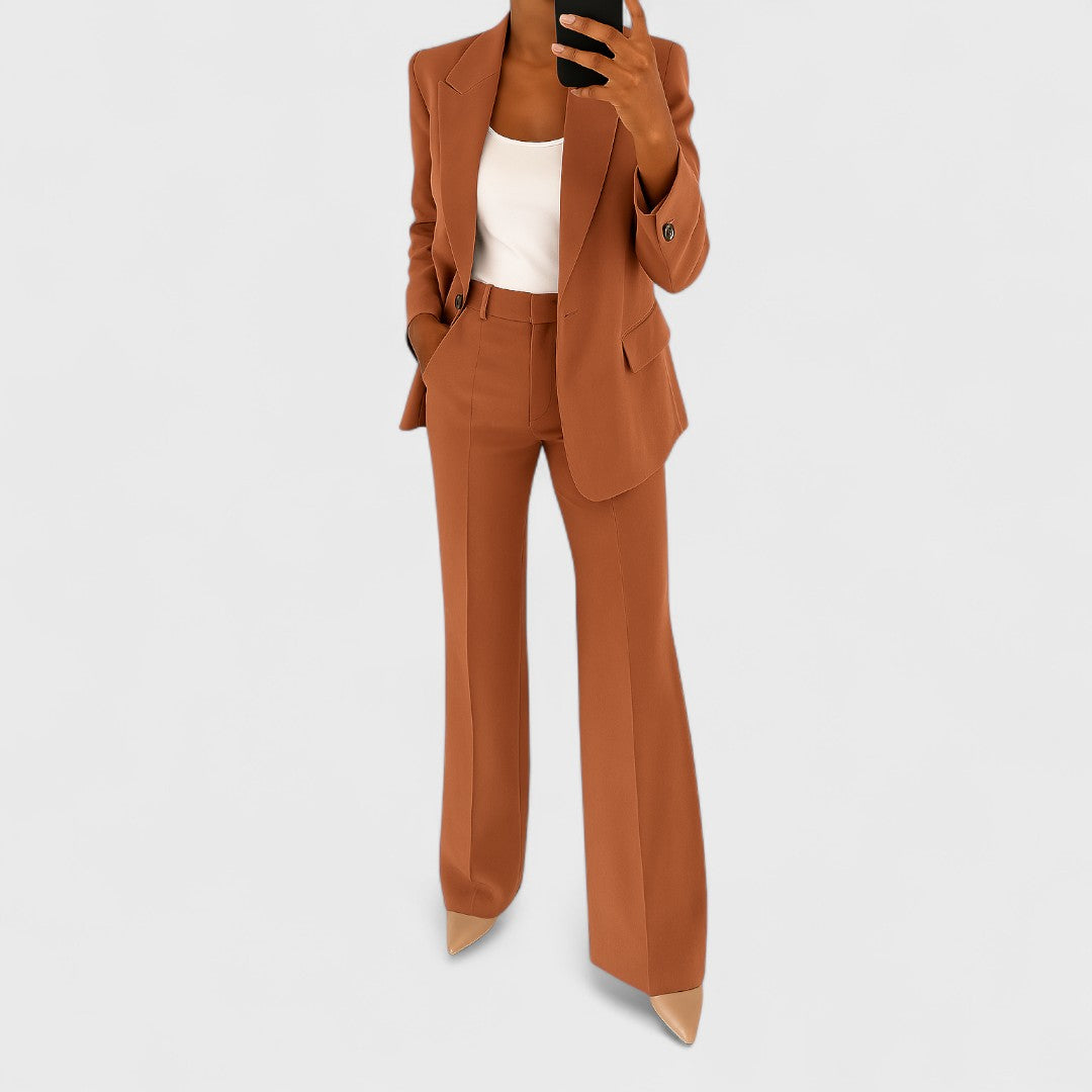 Completo donna con blazer e pantaloni larghi