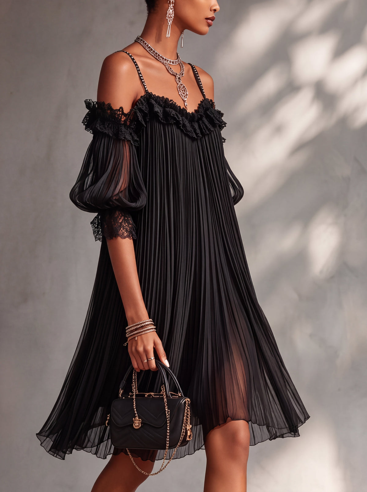 Mini abito nero donna in chiffon con spalle scoperte e pizzo