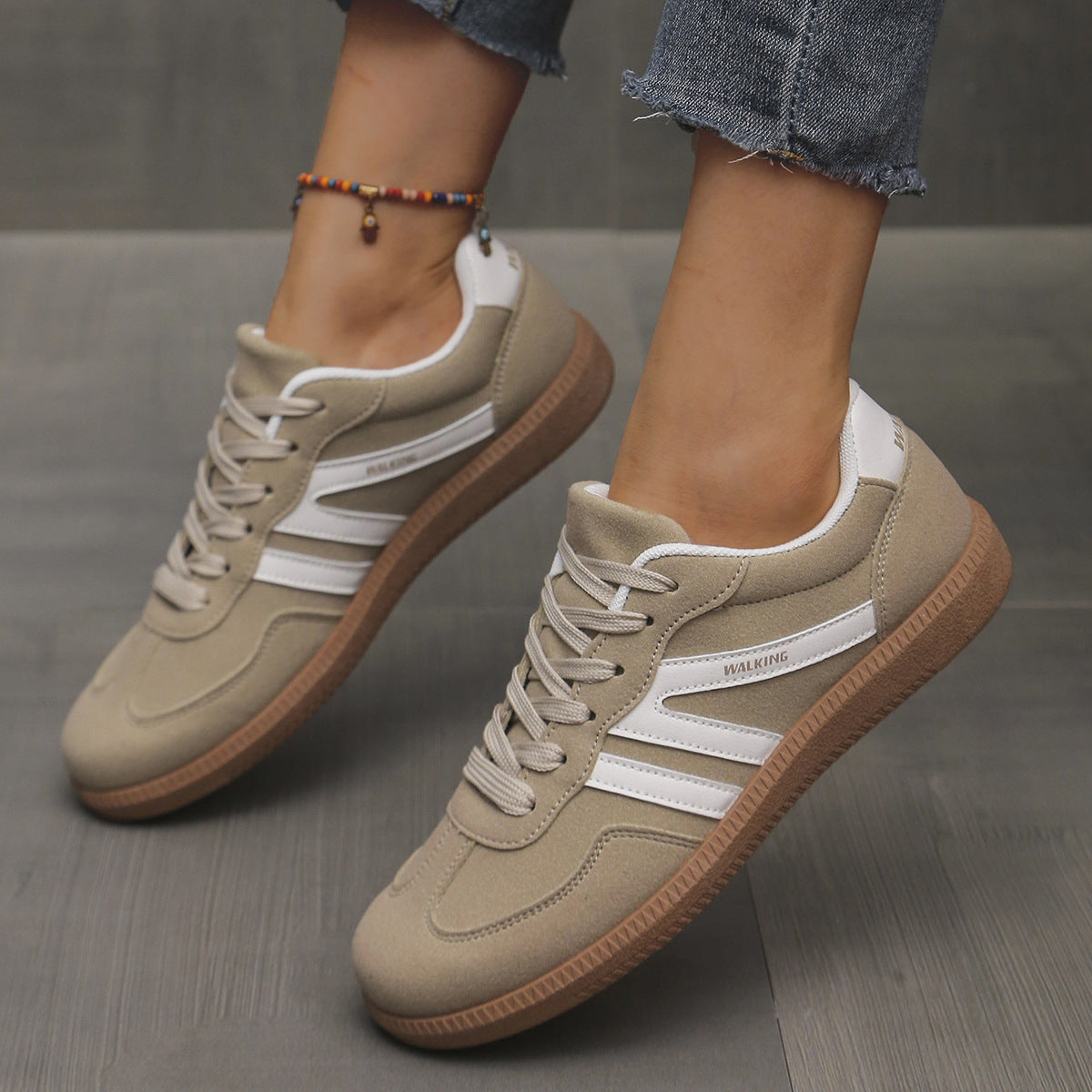 Sneakers donna con lacci e stampa leopardata dal design casual