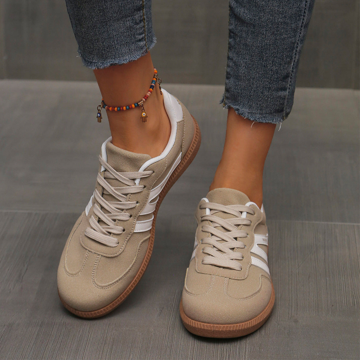 Sneakers donna con lacci e stampa leopardata dal design casual