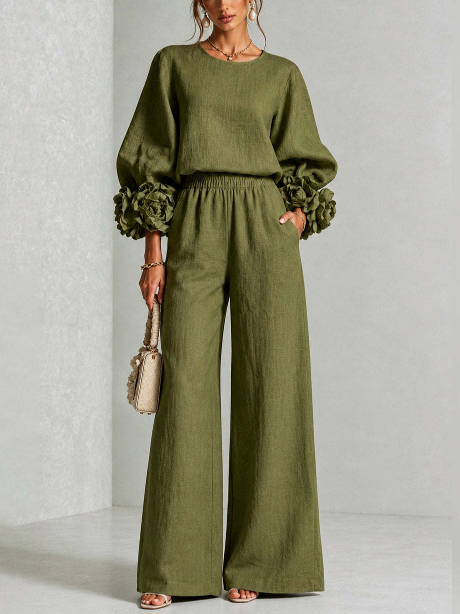 Completo donna elegante con maniche floreali e pantaloni larghi