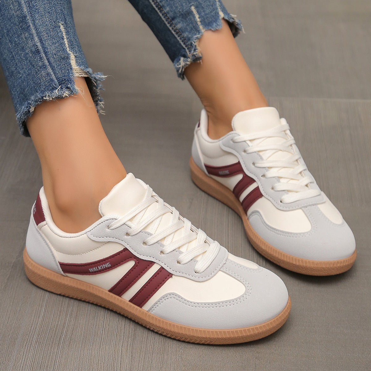 Sneakers donna con lacci e stampa leopardata dal design casual