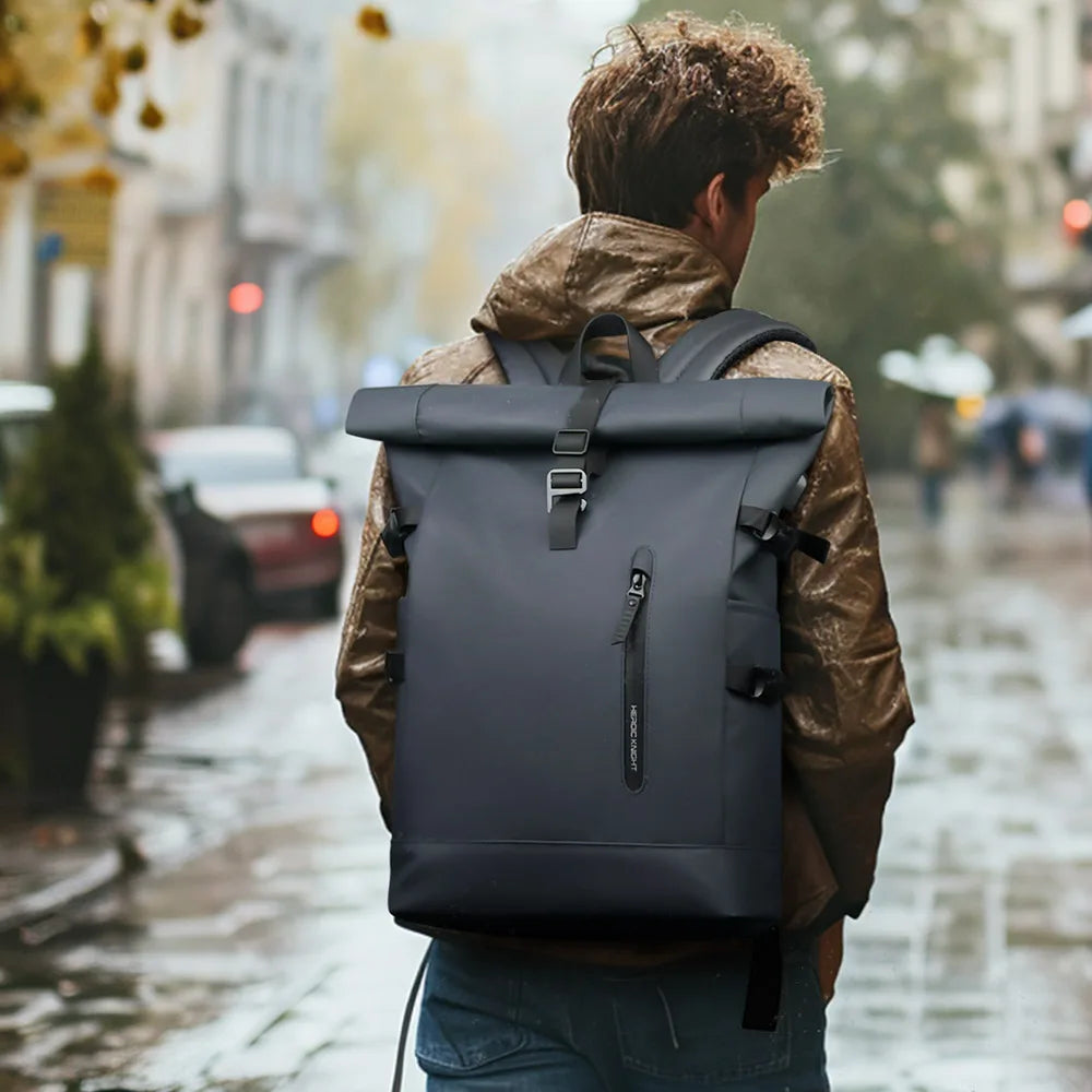 Zaino business uomo roll-top con porta USB e laptop 15.6"