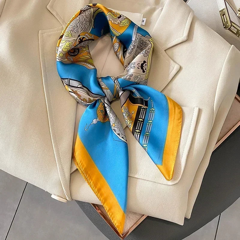 Foulard donna fatto a mano in raso satinato con stampa elegante