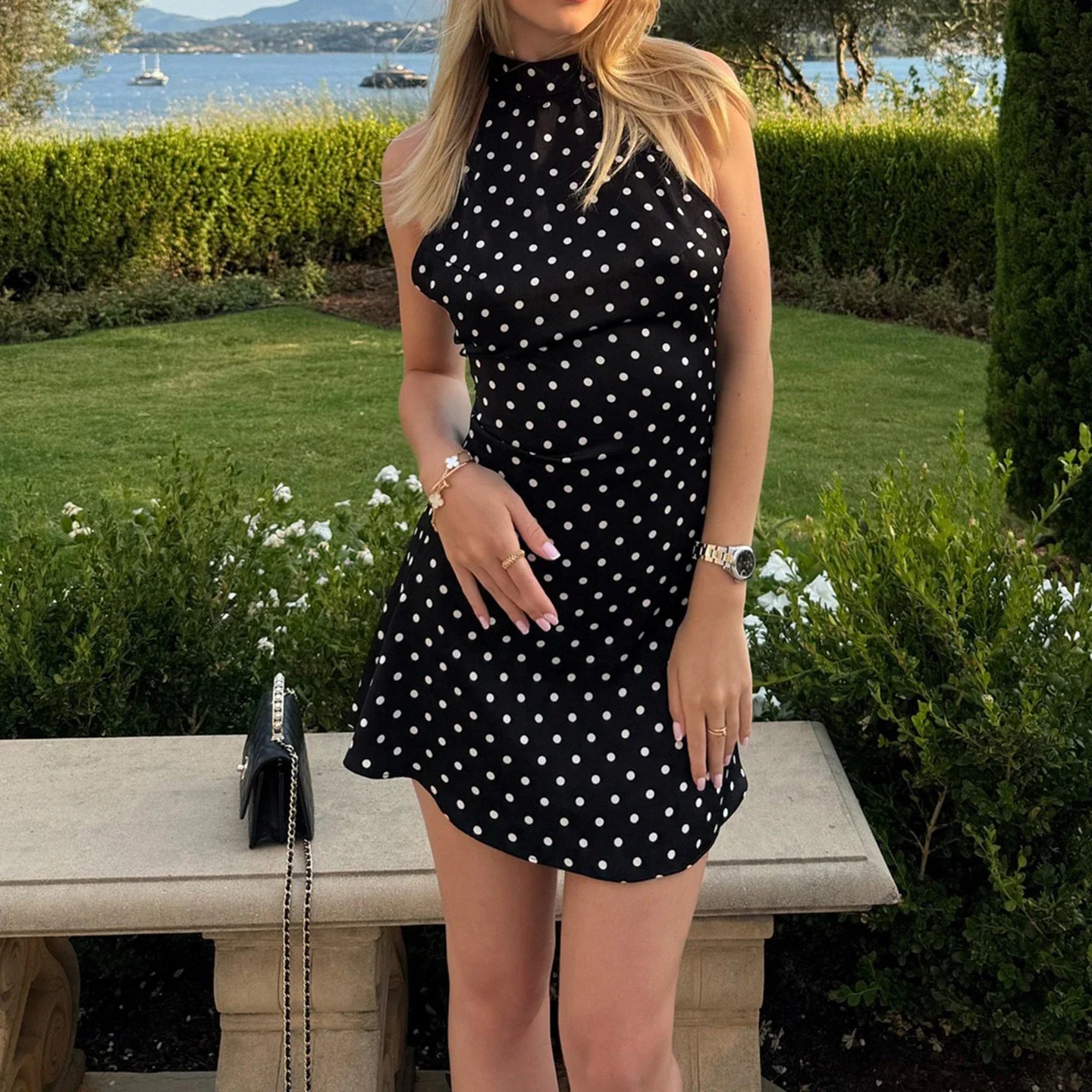 Mini abito donna a pois con scollo all’americana