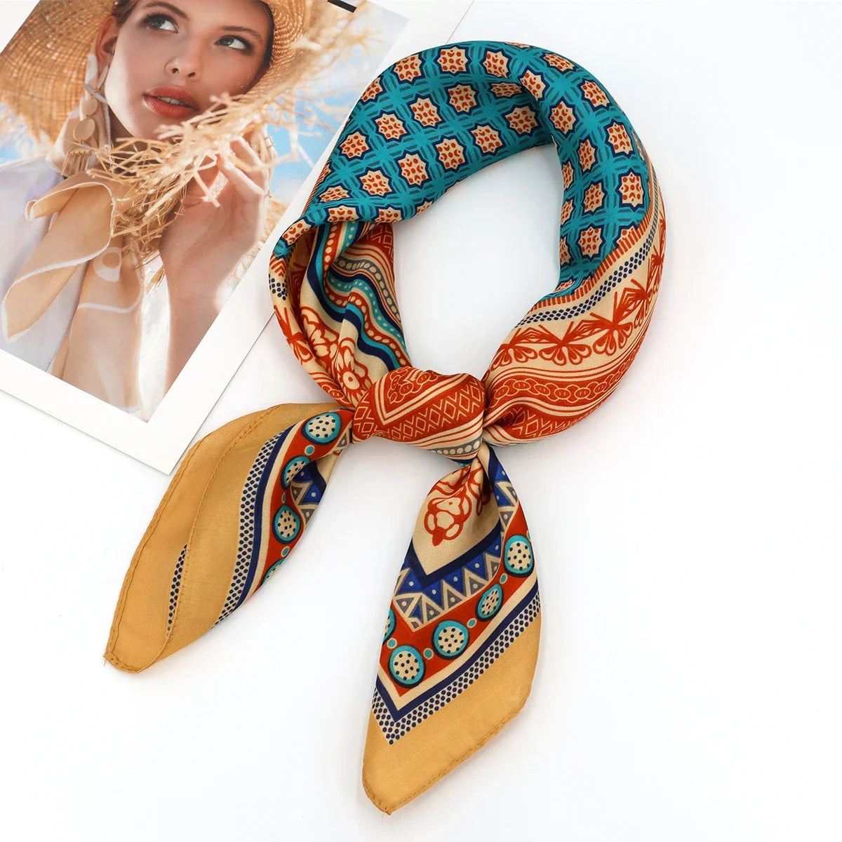 Foulard donna fatto a mano in raso satinato con stampa elegante