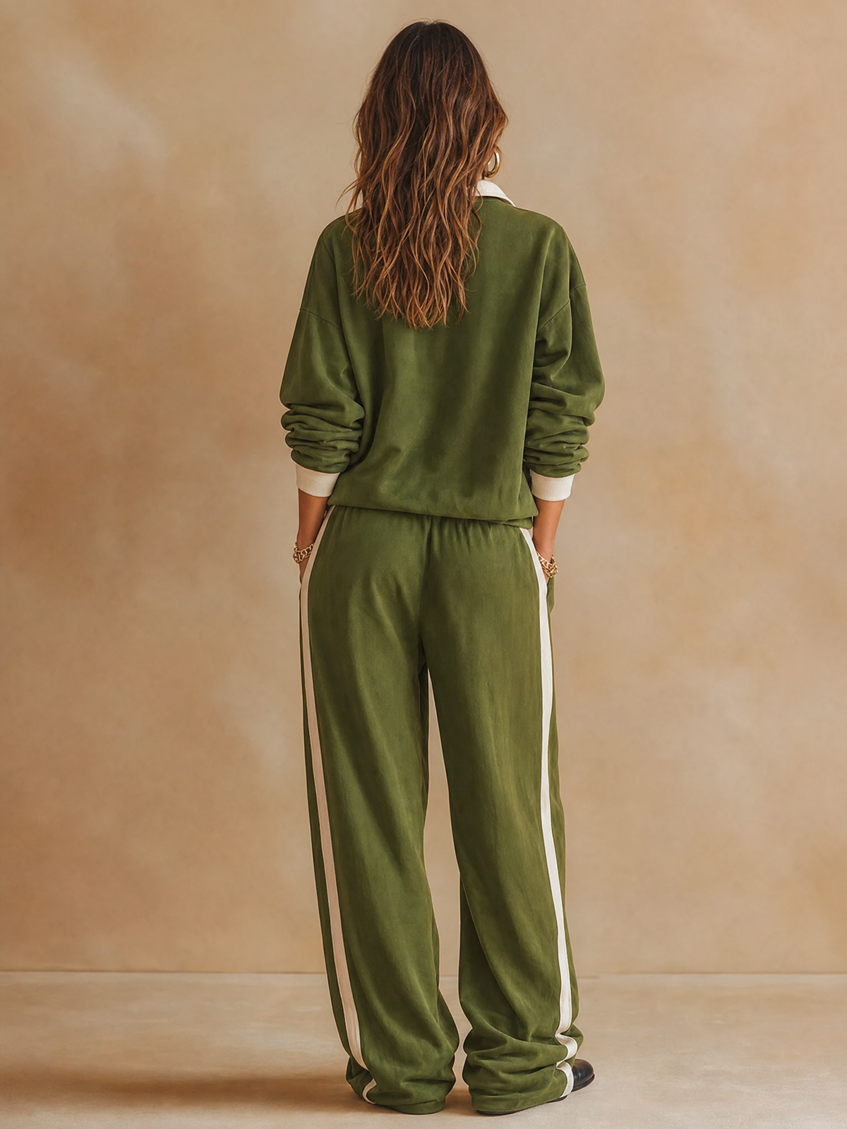Completo due pezzi donna con polo e pantaloni larghi