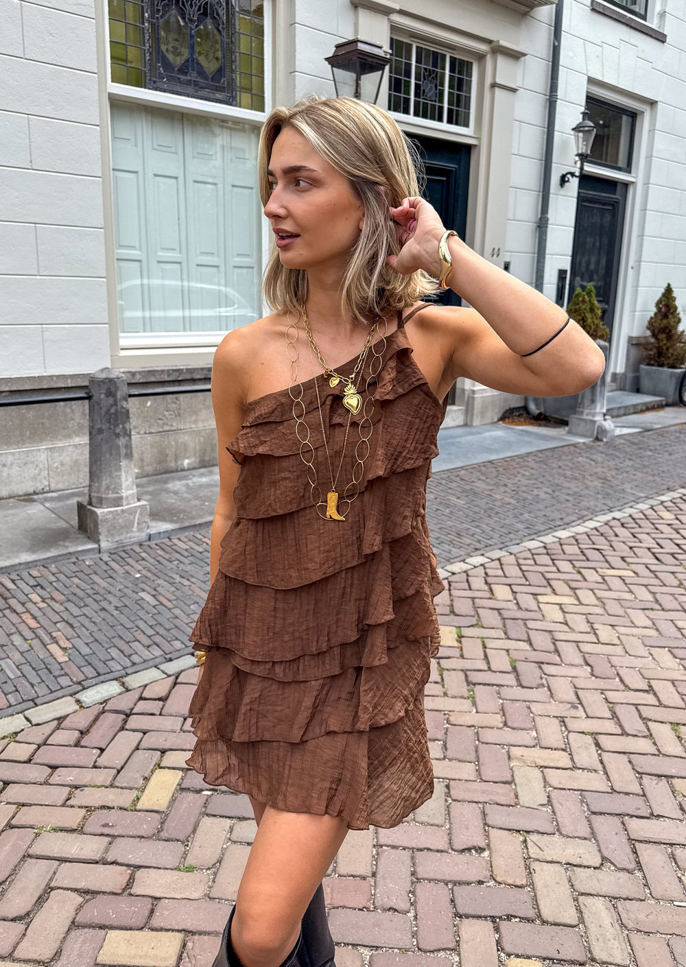Abito mini da donna estivo con volant elegante