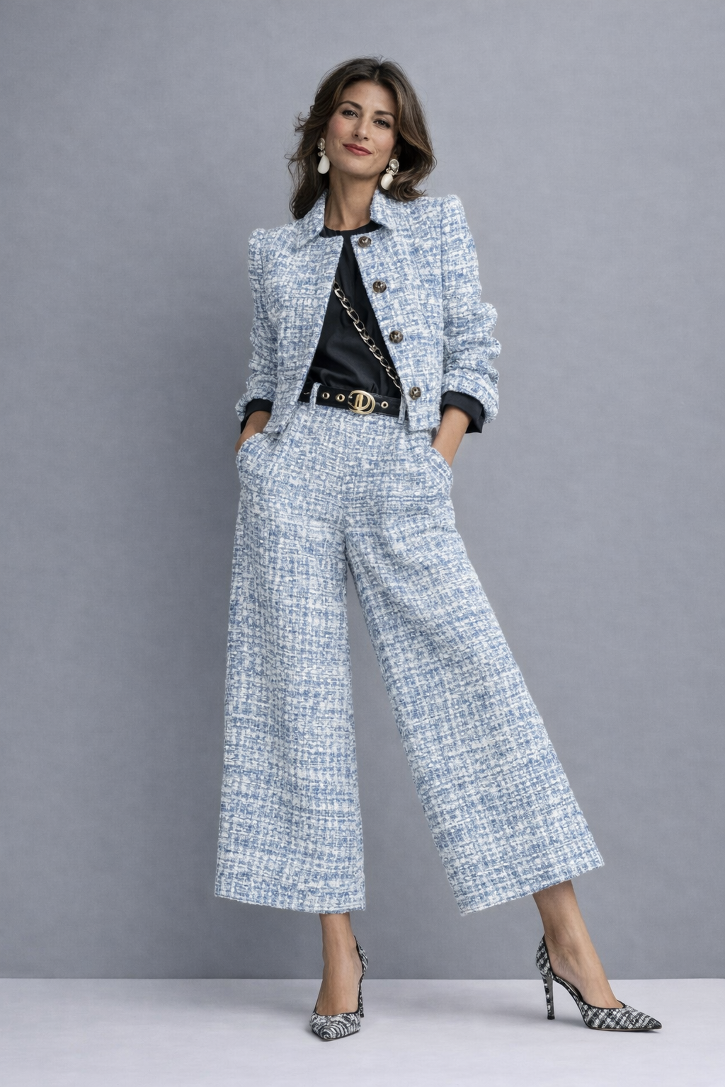 Completo donna in tweed con giacca corta e pantaloni larghi