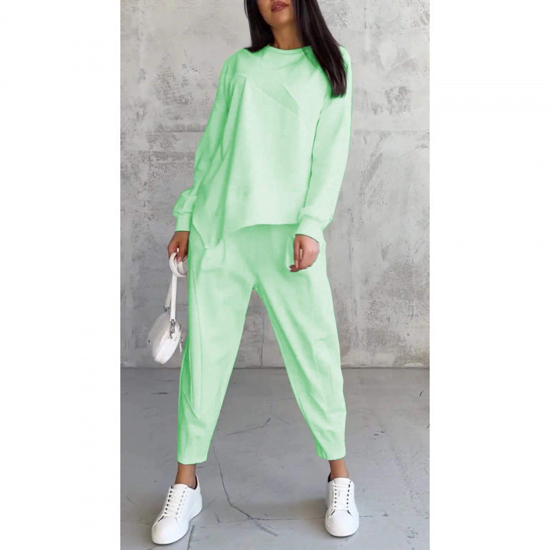 Completo donna con felpa asimmetrica e pantaloni comodi
