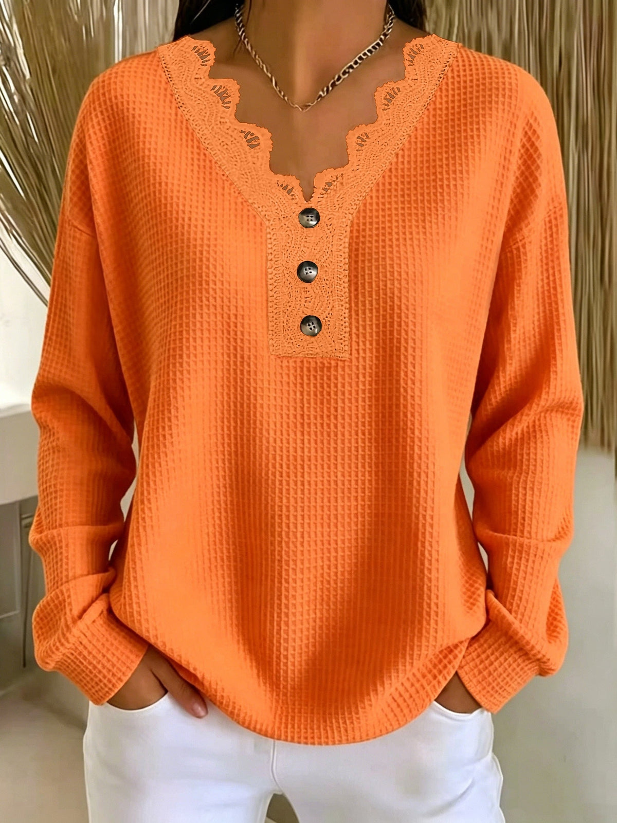 Top donna testurizzato con scollo a V in pizzo