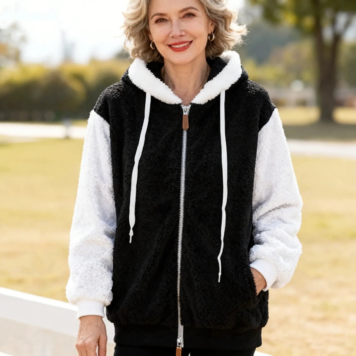 Giacca in pile donna con cappuccio e zip
