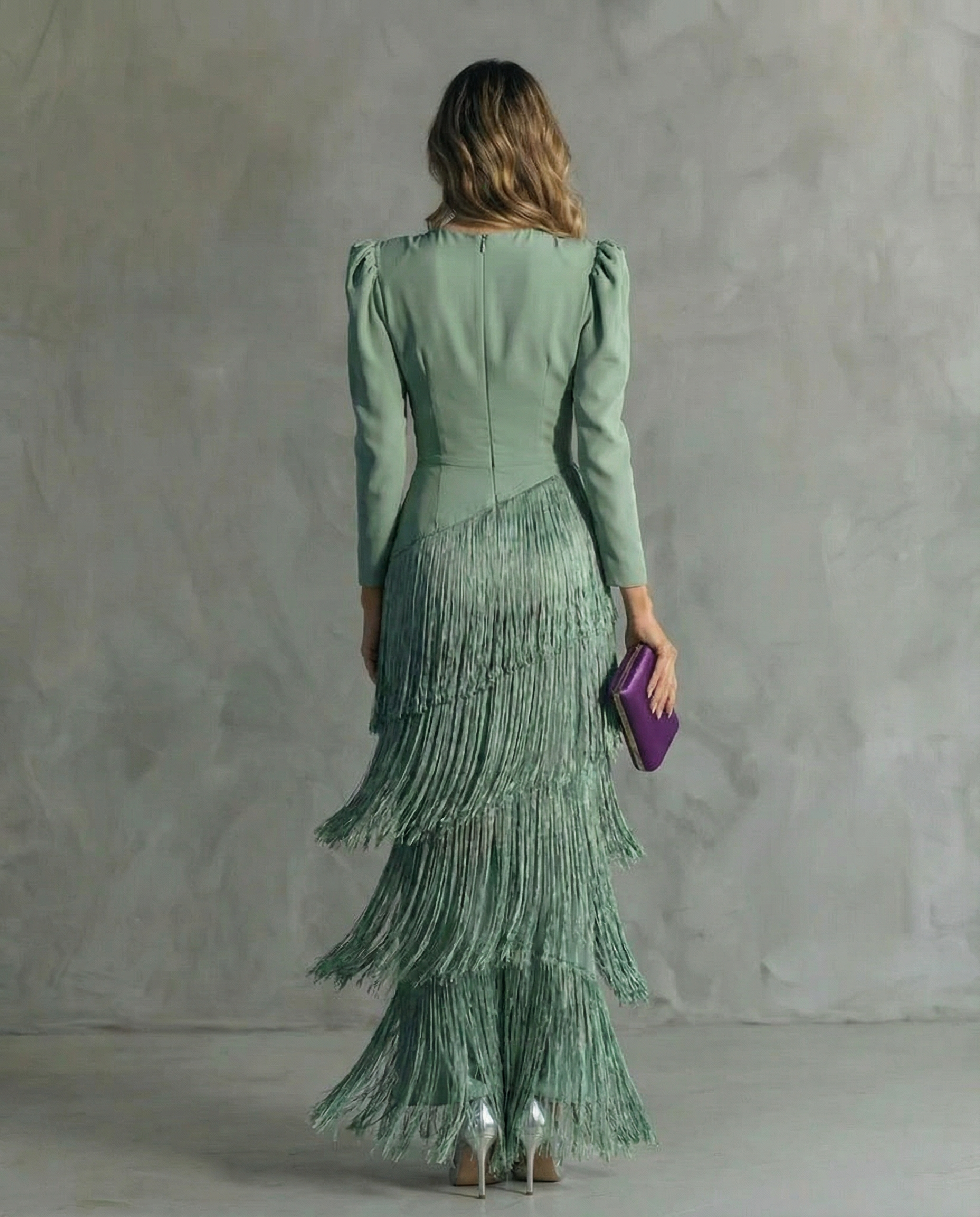 Vestito Donna con Frange a Strati e Scollo Profondo – Abito Elegante da Sera