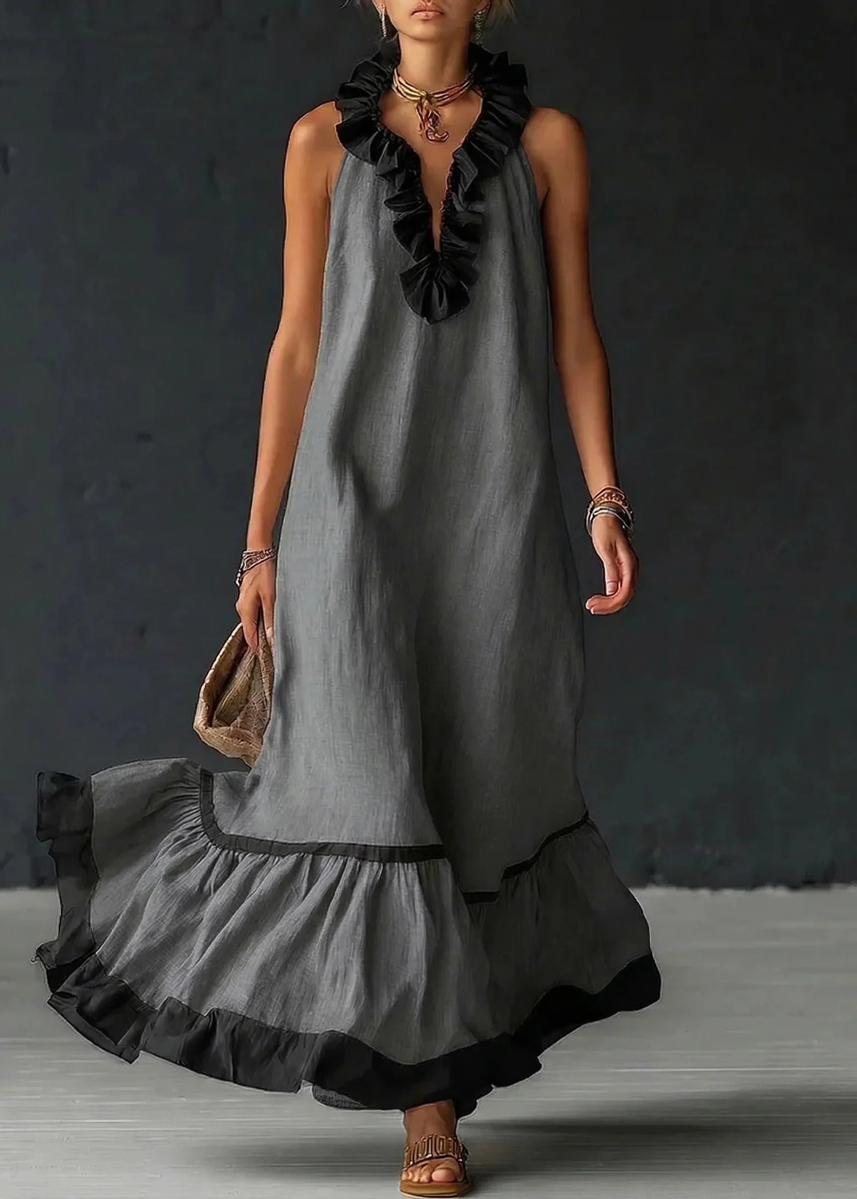 Abito lungo da donna fluido con volant a contrasto chic