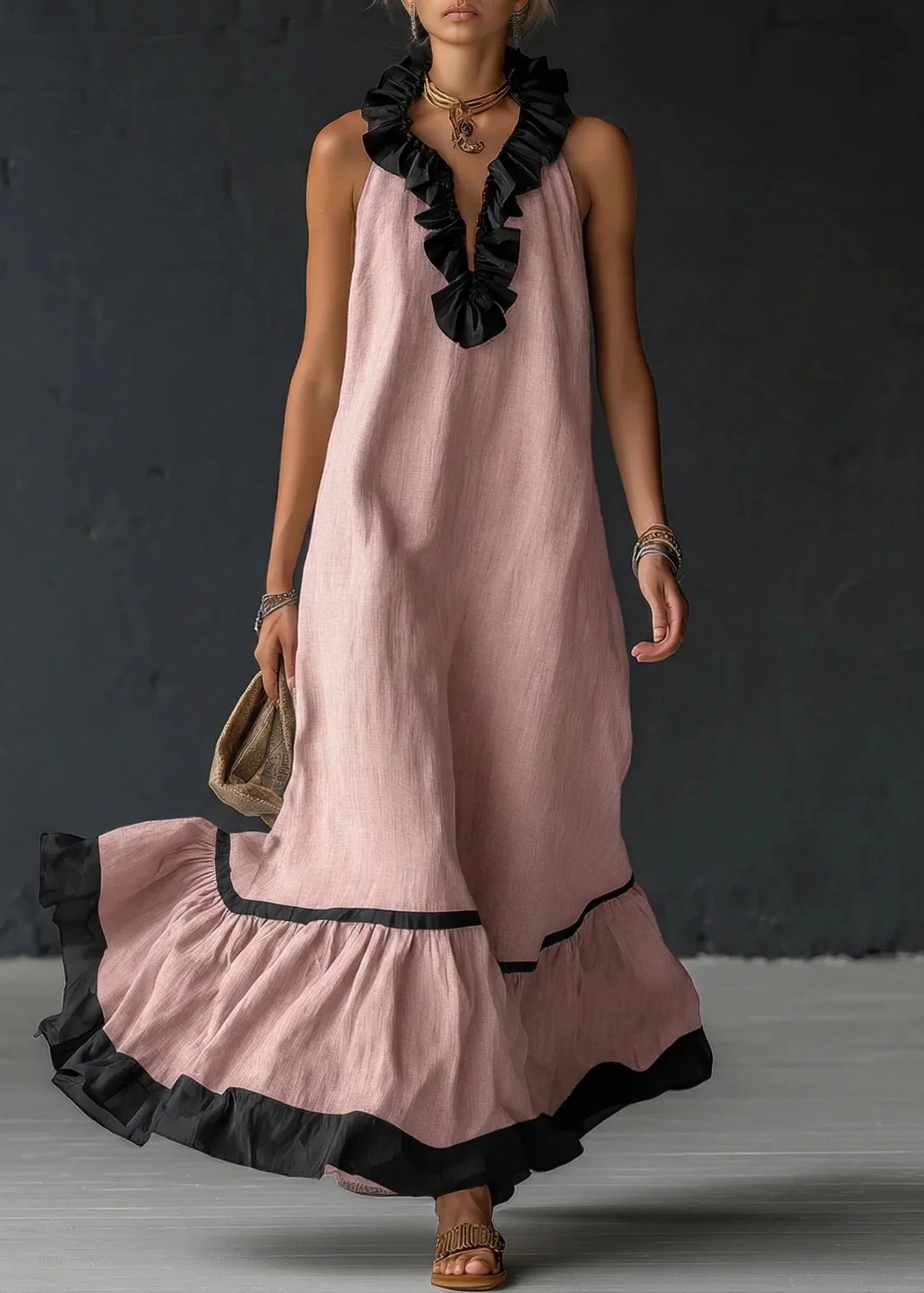 Abito lungo da donna fluido con volant a contrasto chic