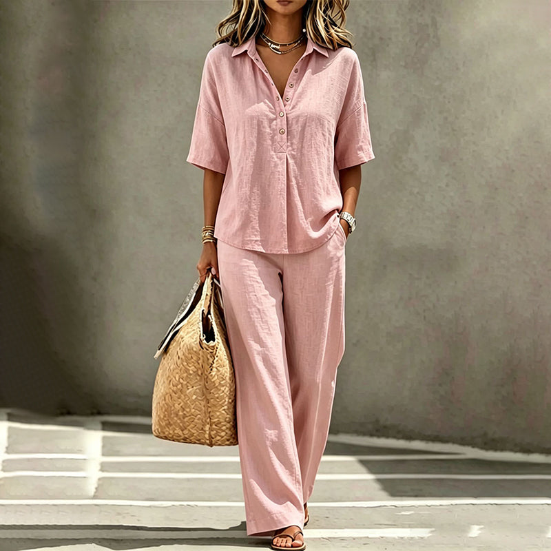 Completo donna fluido con blusa bottonata e pantaloni larghi