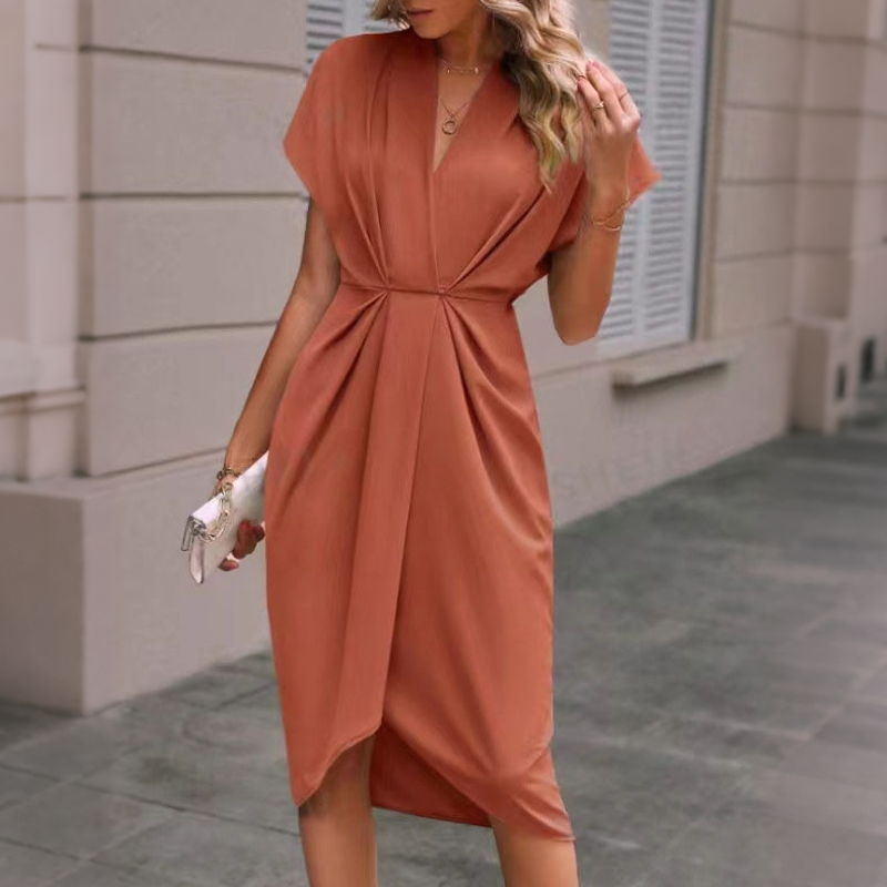 Abito midi donna elegante con scollo a V e vita plissettata