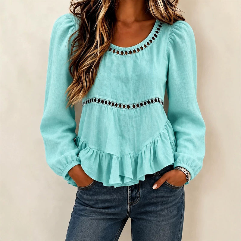 Blusa donna con maniche a sbuffo, volant e dettagli traforati