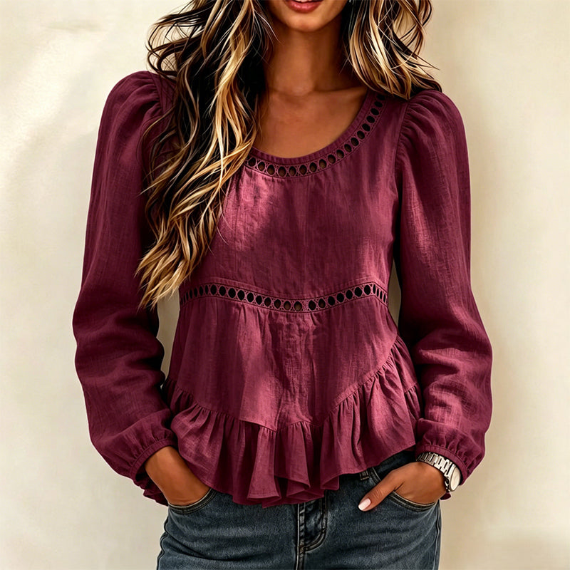 Blusa donna con maniche a sbuffo, volant e dettagli traforati