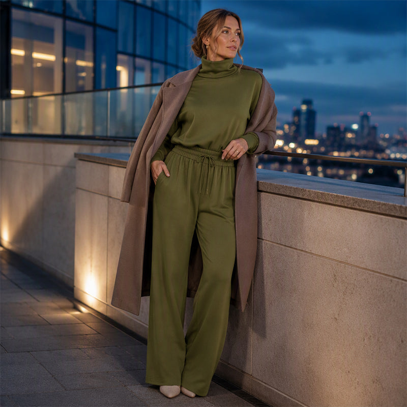 Completo donna due pezzi con collo alto e pantaloni larghi