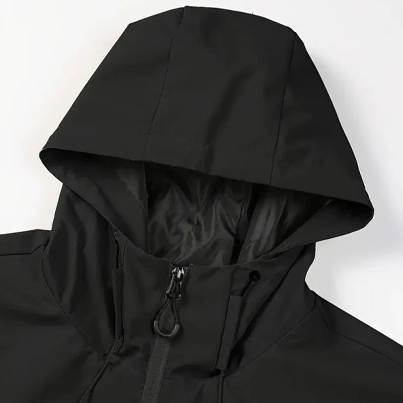 Giacca uomo con cappuccio regolabile e tasche multiple