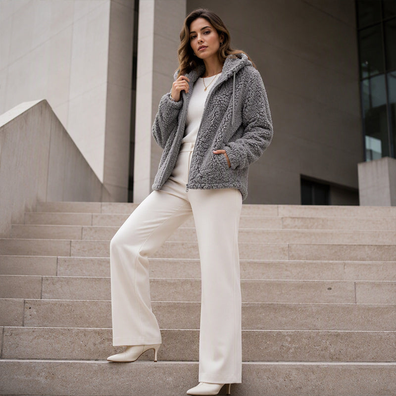 Giacca donna in pile effetto peluche con cappuccio e zip