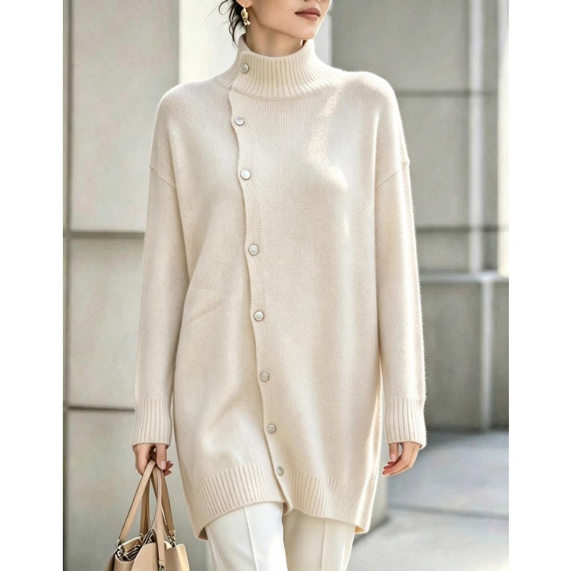 Maglione donna oversize con collo alto e bottoni asimmetrici