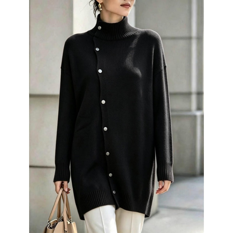 Maglione donna oversize con collo alto e bottoni asimmetrici