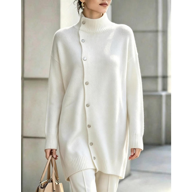Maglione donna oversize con collo alto e bottoni asimmetrici