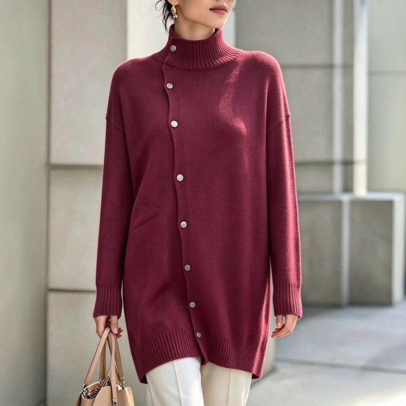 Maglione donna oversize con collo alto e bottoni asimmetrici