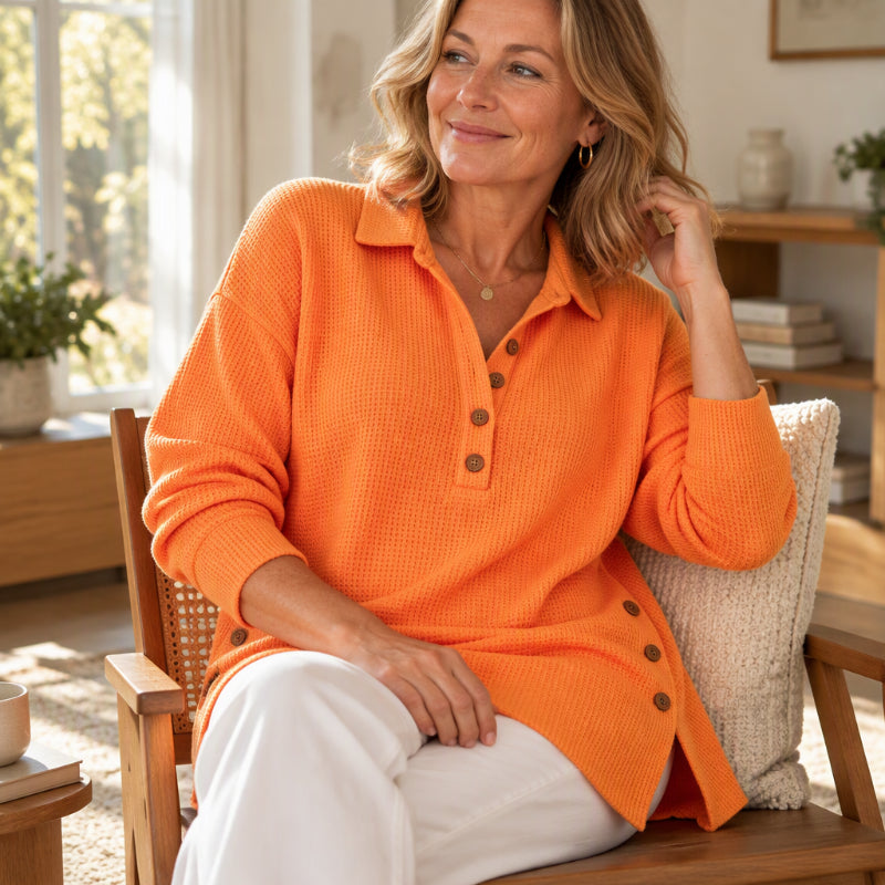 Top donna in maglia goffrata con collo polo e bottoni