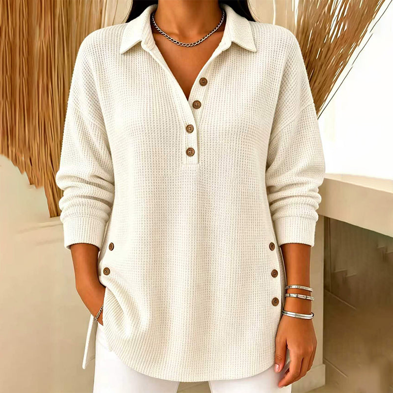 Top donna in maglia goffrata con collo polo e bottoni