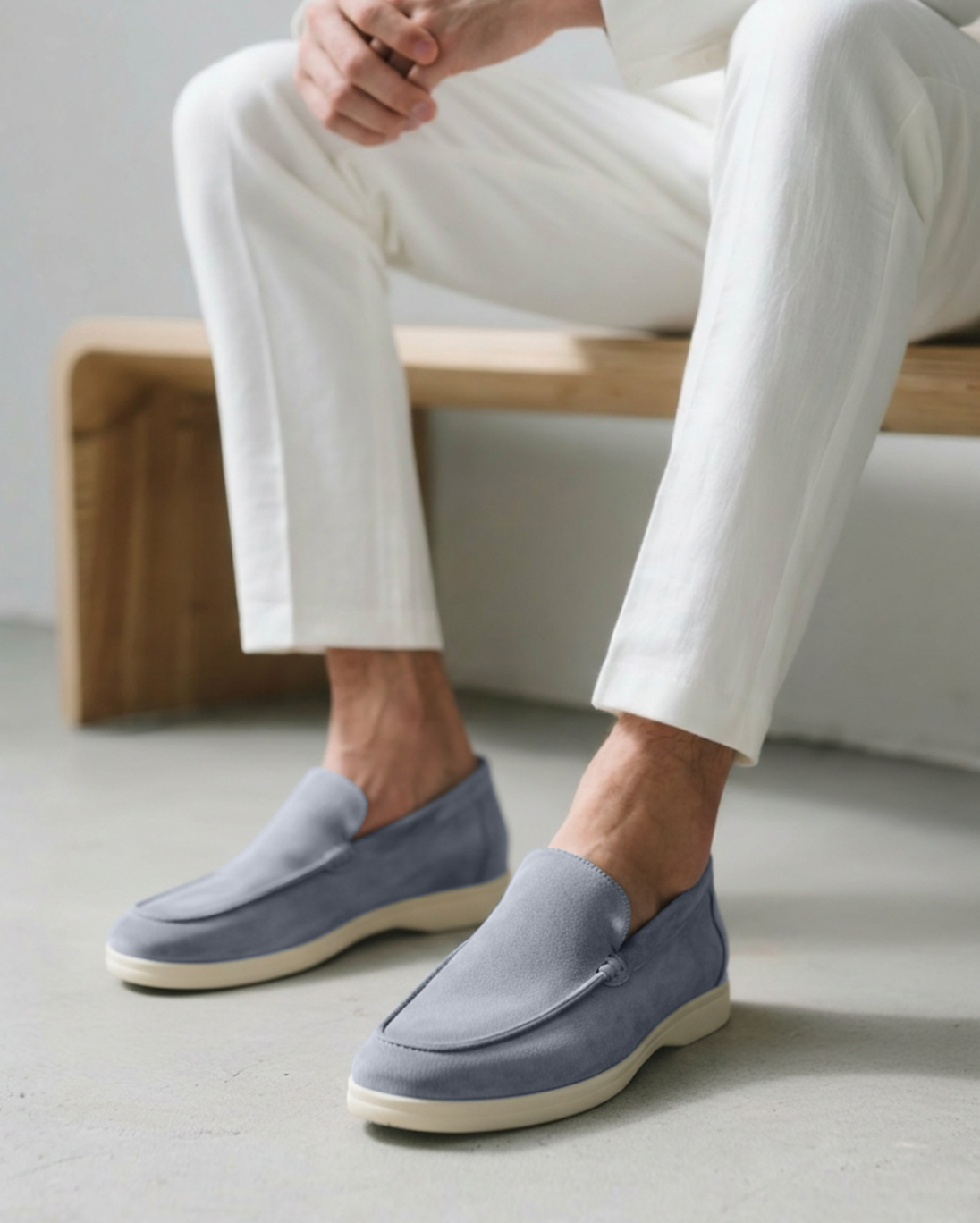 Mocassini uomo in suede slip-on con cuciture eleganti