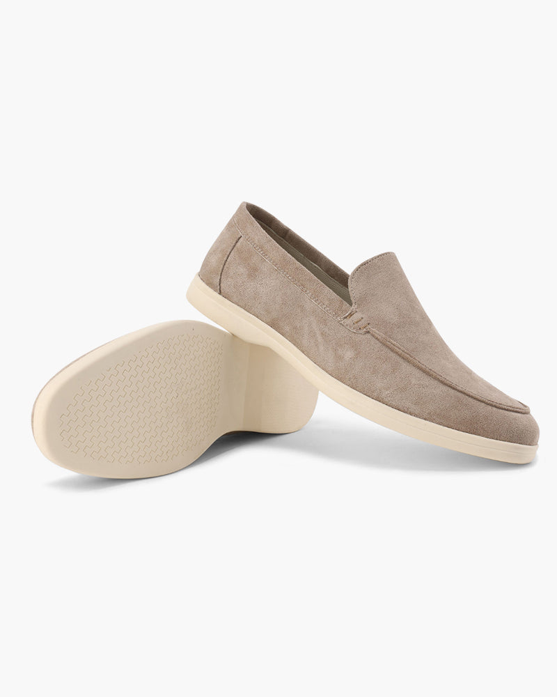 Mocassini uomo in suede slip-on con cuciture eleganti