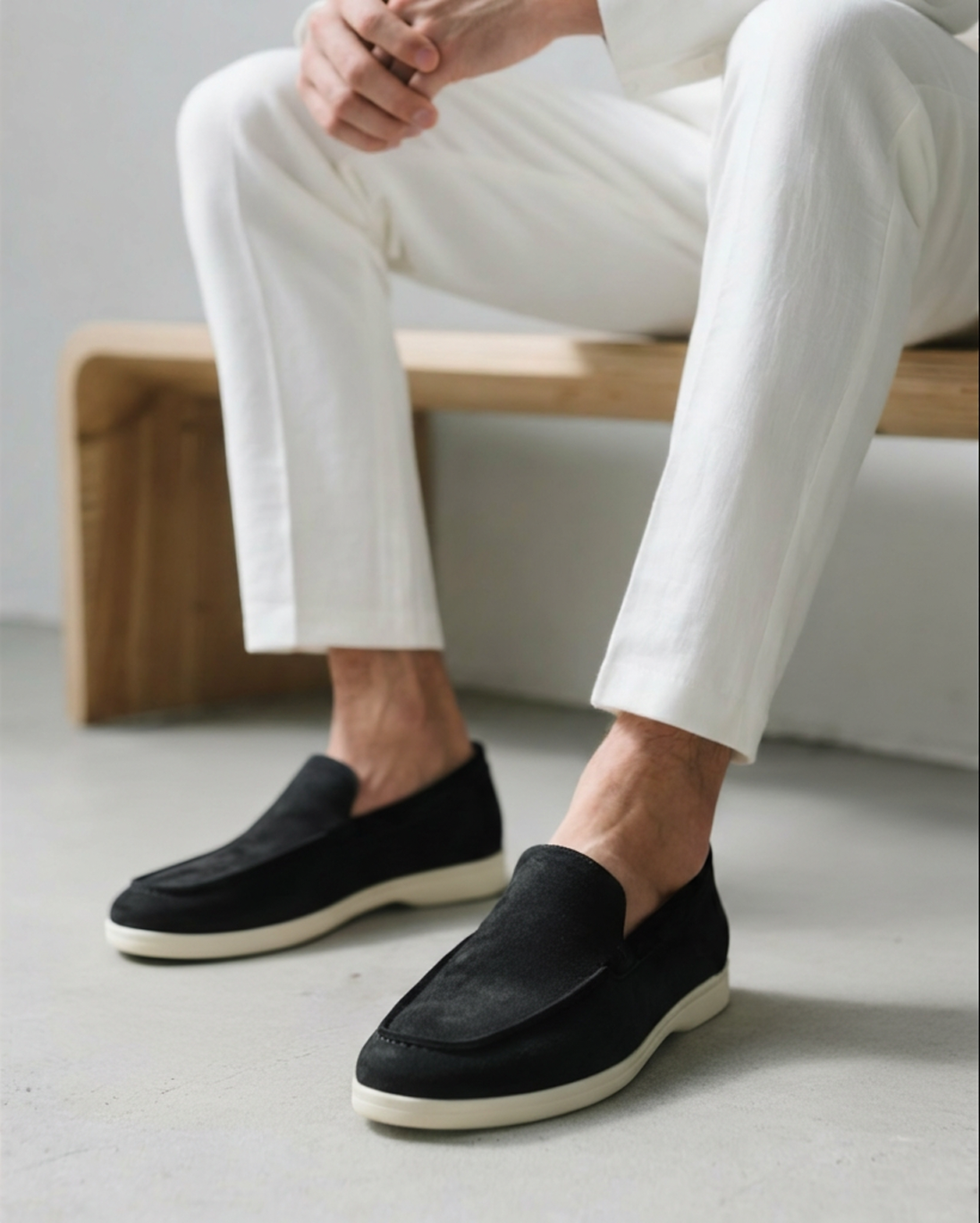 Mocassini uomo in suede slip-on con cuciture eleganti