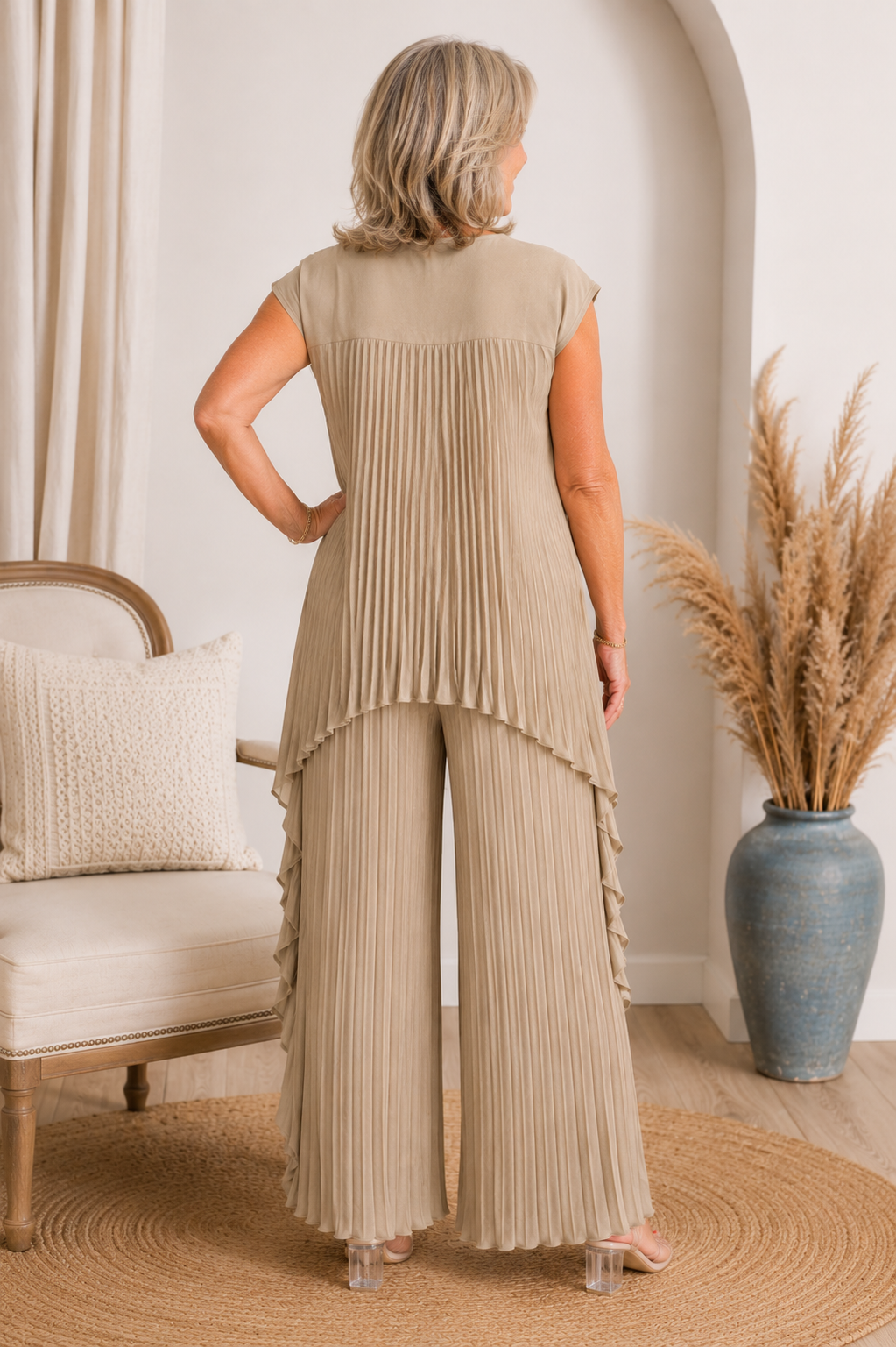 Completo donna plissettato con top asimmetrico e pantaloni larghi
